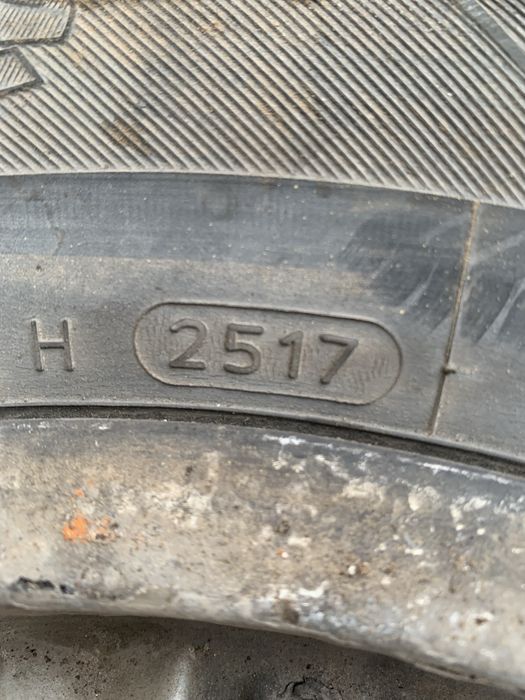 Колеса Резина шини шины зима hankook 215/65 r15 пара 17й рік хороші