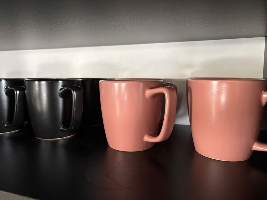 Zastawa czarno-różowa komplet