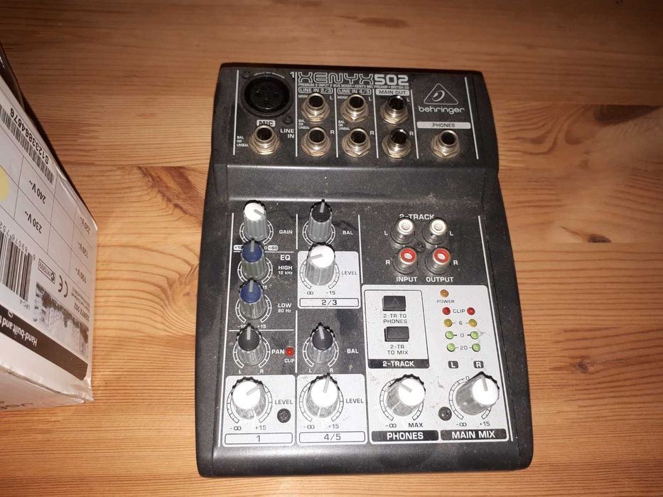 Behringer Xenyx 502 Mixer 5 entradas