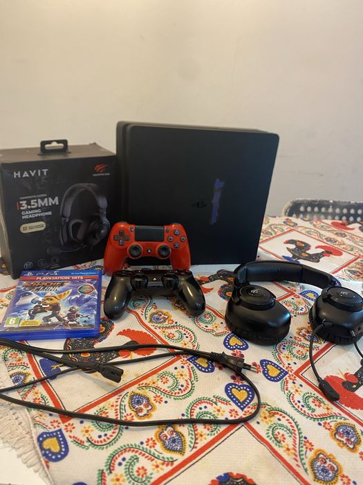 PlayStation 4 Slim troco por trotinetes em bom estado. já não tenho o comando vermelho mas posso dar mais jogos