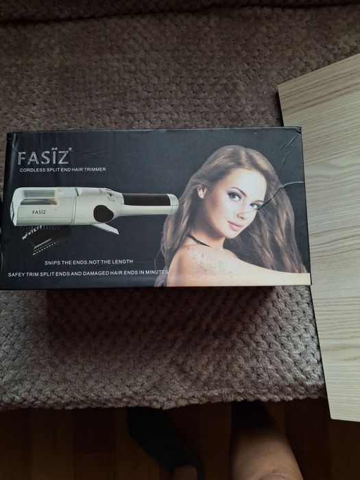 Urzadzenie do przycinania rozdwojonych końcówek (polerka do włosów)