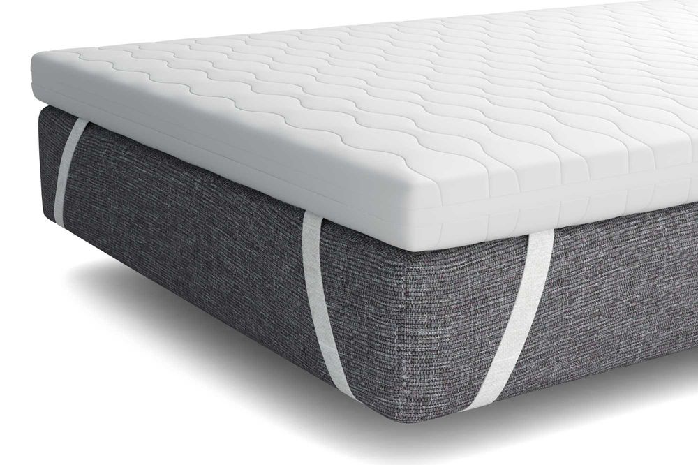 Pikowany pokrowiec na materac z gumami KRAINA DOBREGO SNU 140x200 wys. 2-11 cm