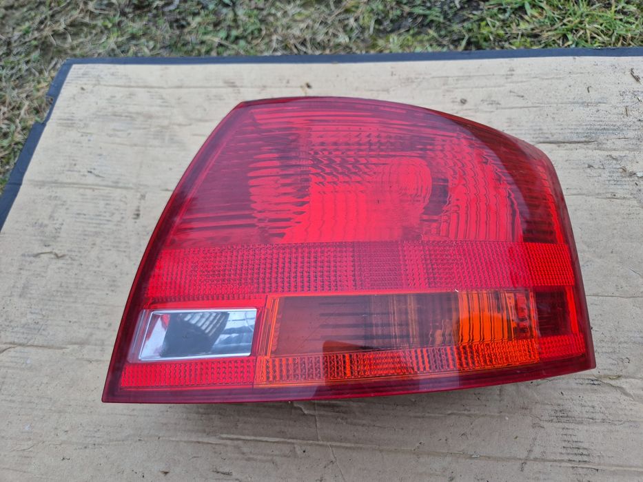 Lampa tylna prawa Audi A4 B7 Avant