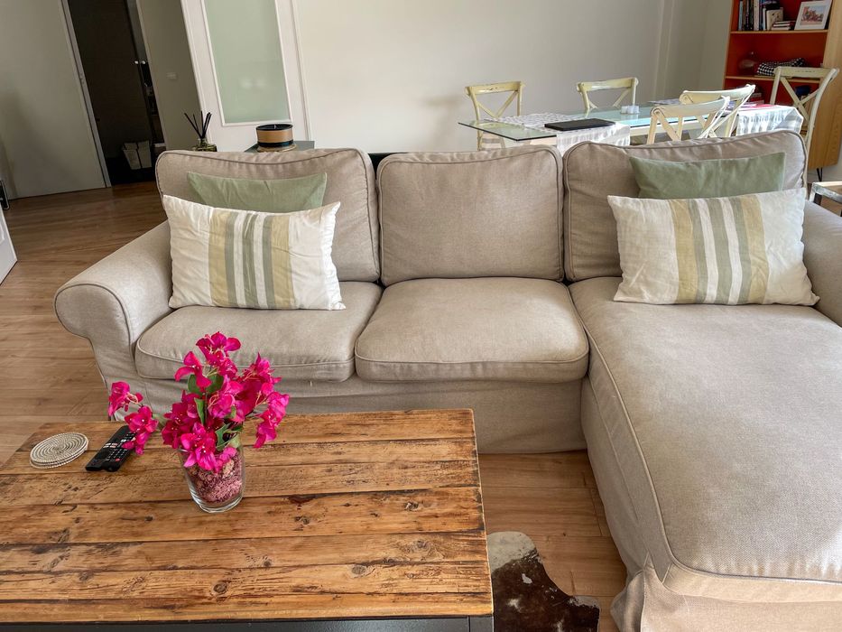 Sofa 3 lugares EKTORP IKEA com chaise longue cor bege