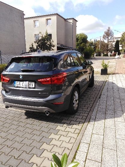 BMW X1. Bezwypadkowy. Hak holowniczy chowany. Garażowany.