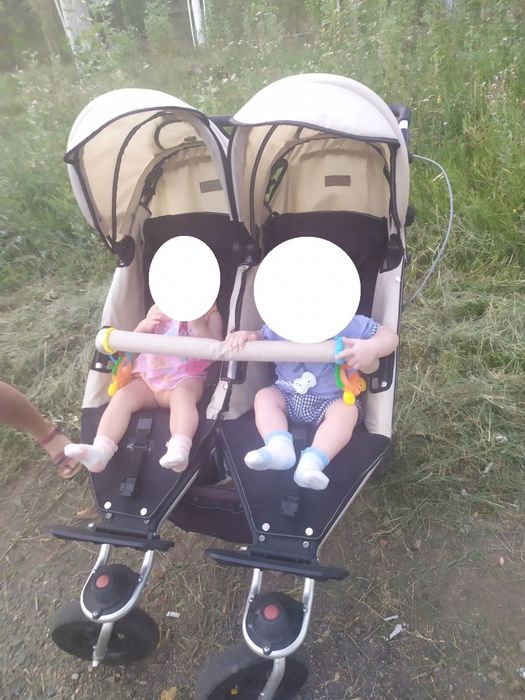Детская коляска для двойняшек