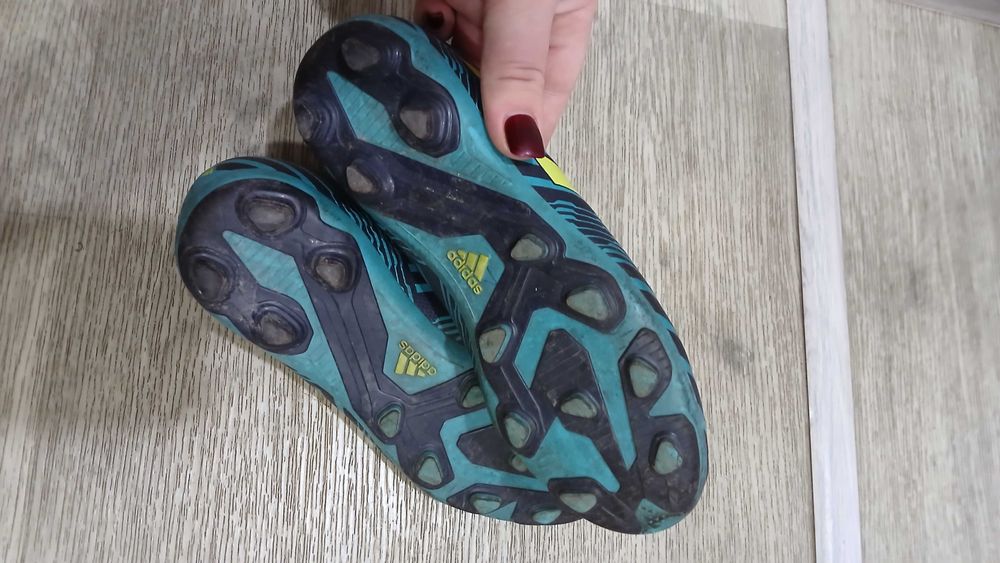 Бутси футбольні Адідас 33р.