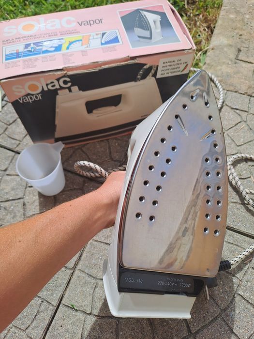 Ferro de Engomar a Vapor