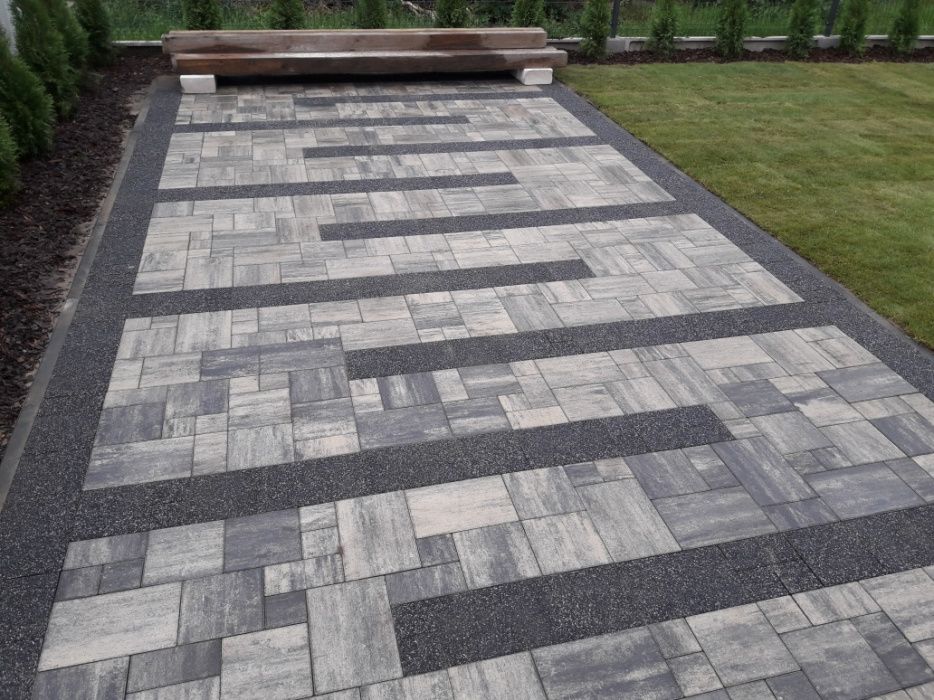 Układanie kostki brukowej, brukarstwo, utwardzanie, zagęszczanie