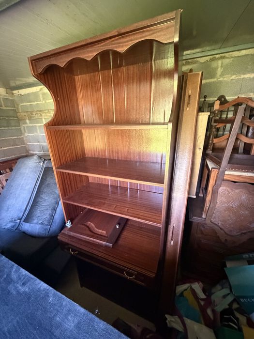 Vendo, sofa, mesa de entrada, cómodas, mesa de cabeceira, cadeiras…