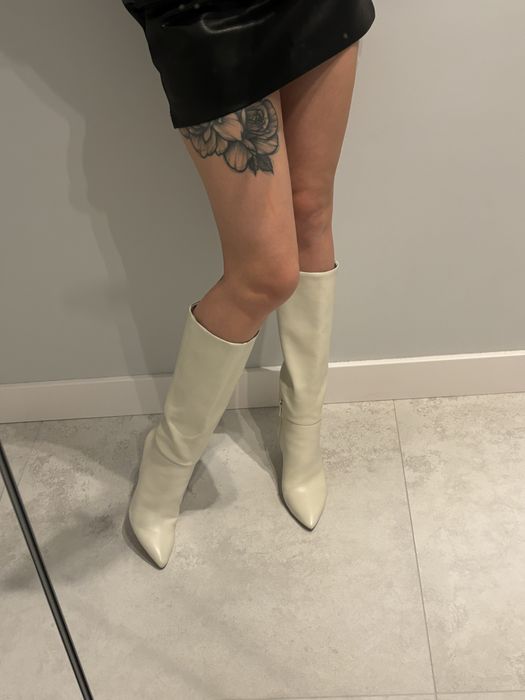 Jasne kozaki przed kolano na szpilce Stradivarius kremowe ecru