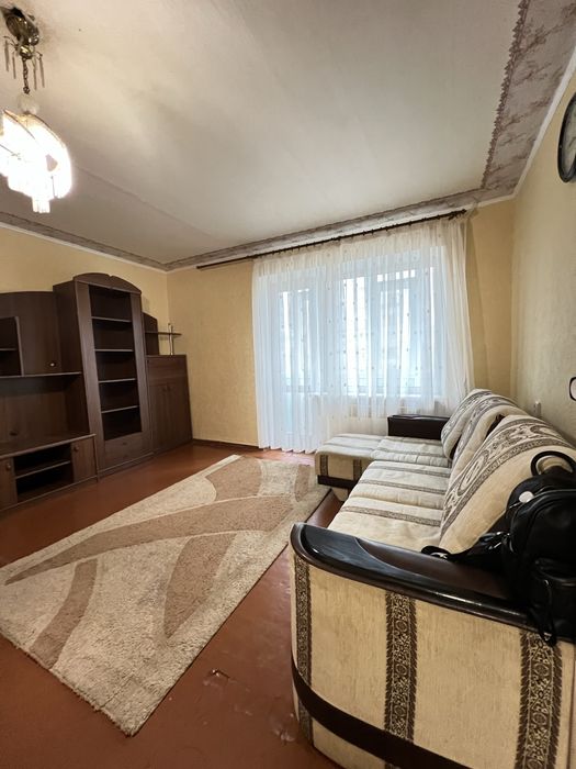 Здається 1 кім на Попова/Незалежності