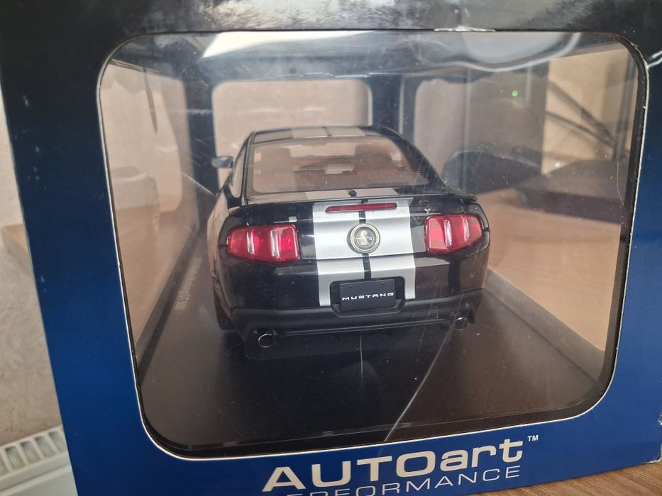 Продам модель Autoart 2010 Shelby GT500 1/18