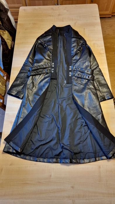 Płaszcz skórzany z krzyżem