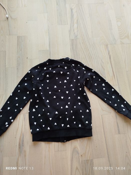 Czarna bawełniana bluza zasuwana białe serca serduszka H&M 110/116