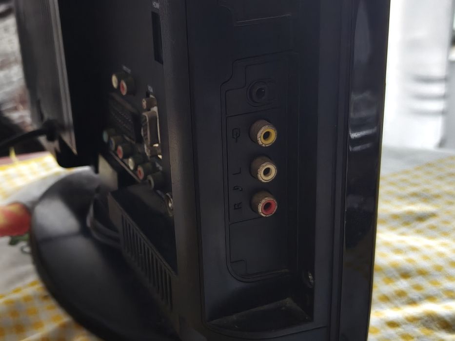 TV  pequena com HDMI