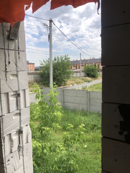 Стоянка продам будинок для великої родини на два входи