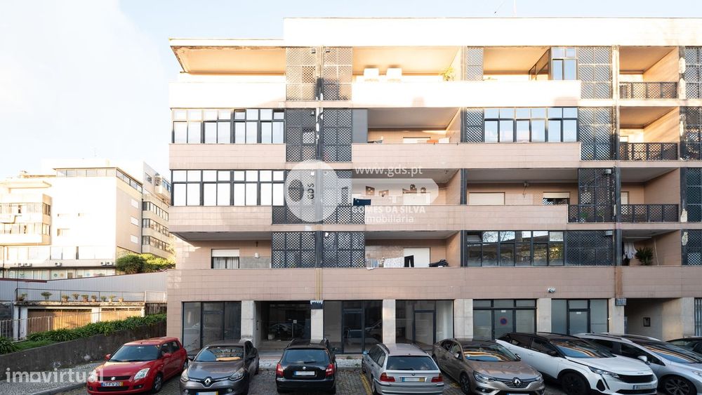 Loja na Rua Pedro Gomes Ourives com 219m2