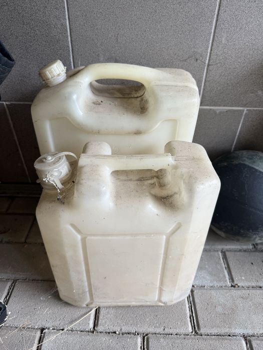 Kanister , baniak na wodę 10L  solidny plastik