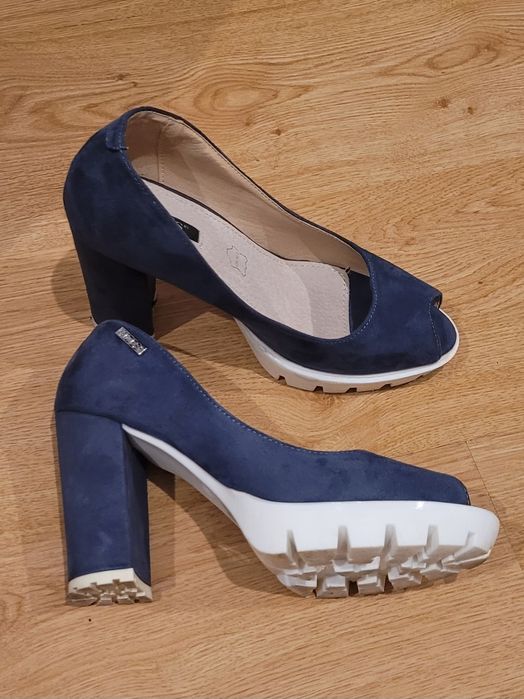 Buty damskie na słupku