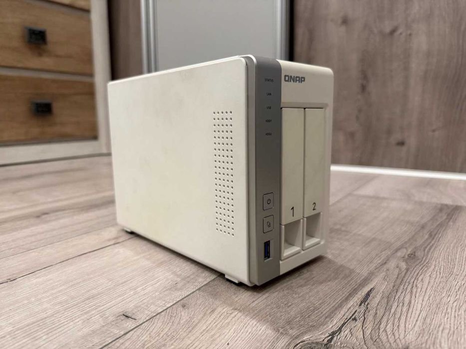 QNAP D2 - NAS, 2 x 3.5/2.5 HDD, 1Gb RAM, 2 x 1 Gb Ethernet