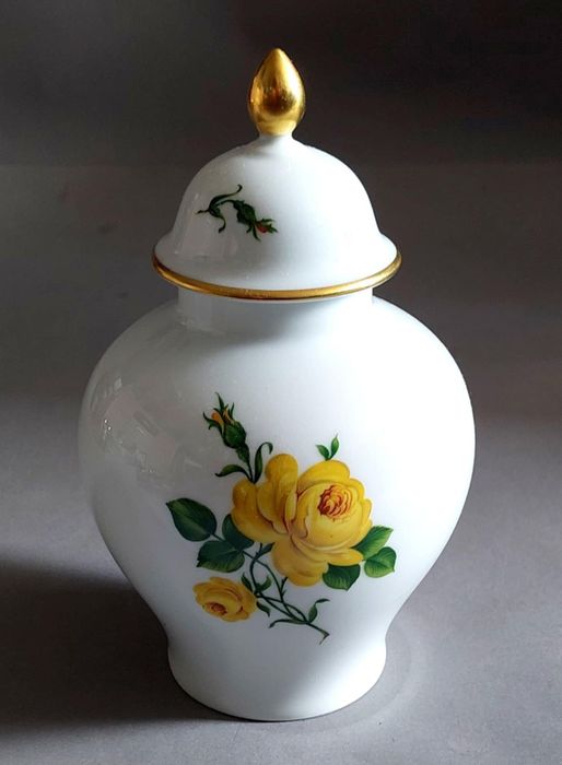 AK Kaiser Sharlottenburg amfora. Żółta róża