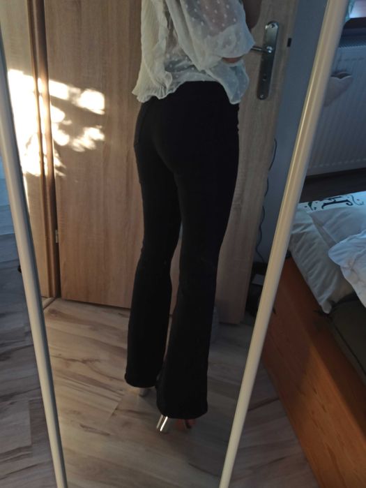 Spodnie jeansowe czarne dzwony dopasowane Bershka XS wyższy stan