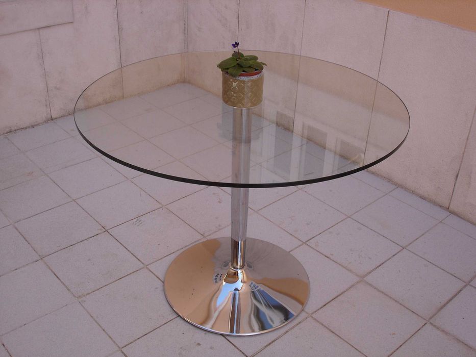 Mesa redonda em vidro temperado (100 cm de diâmetro)