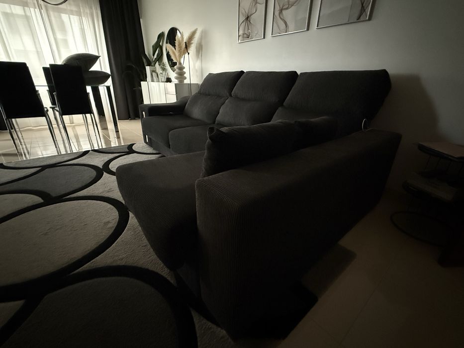 Sofá chaise com arrumação e 2 bancos