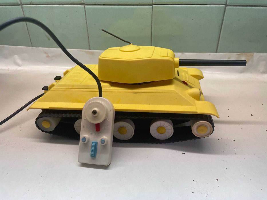 Электромеханический ТАНК 1982 год Спутник игрушка военная техника СССР