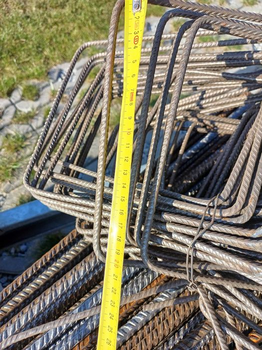 Strzemiona na wieńce i fundament