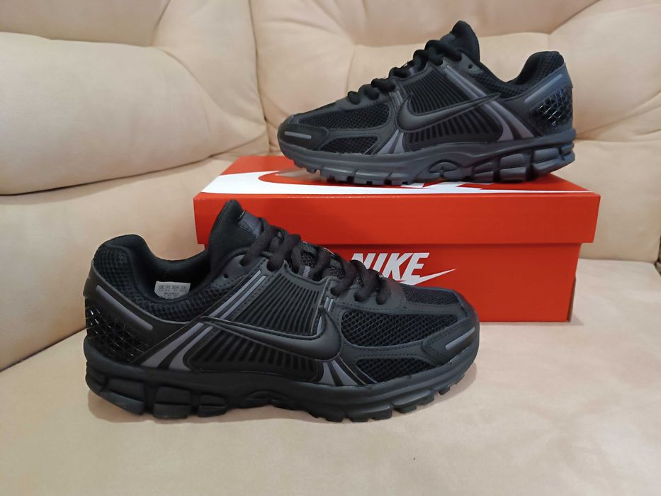 Чоловічі кросівки Nike Zoom Vomero 5