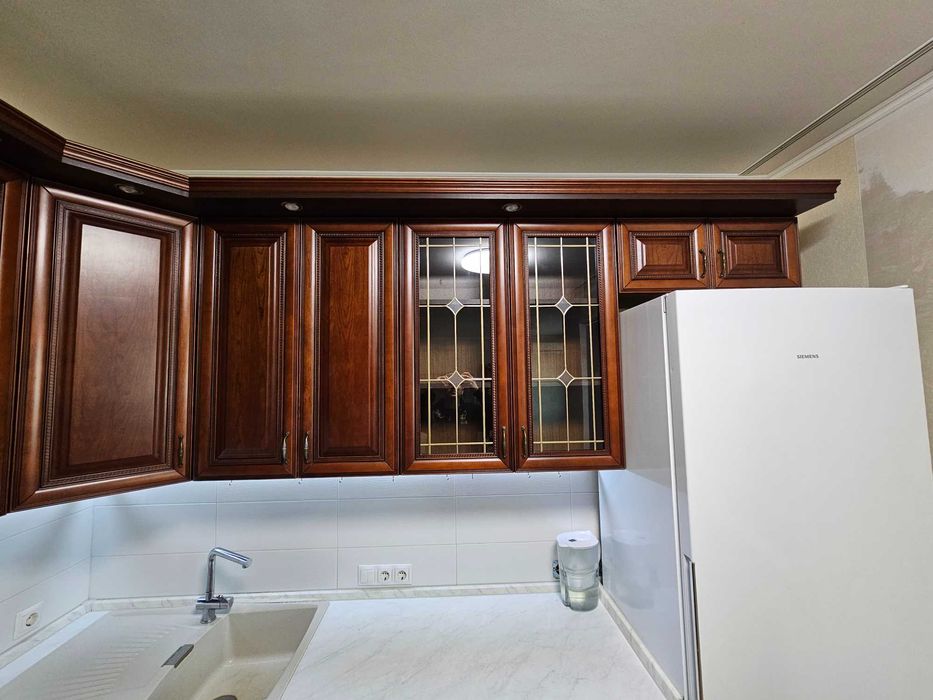 Продам Кухню 280 * 250 з натурального дерева