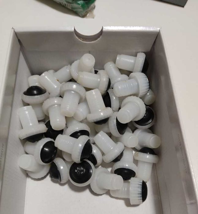 Material para encapsular garrafas de vinho