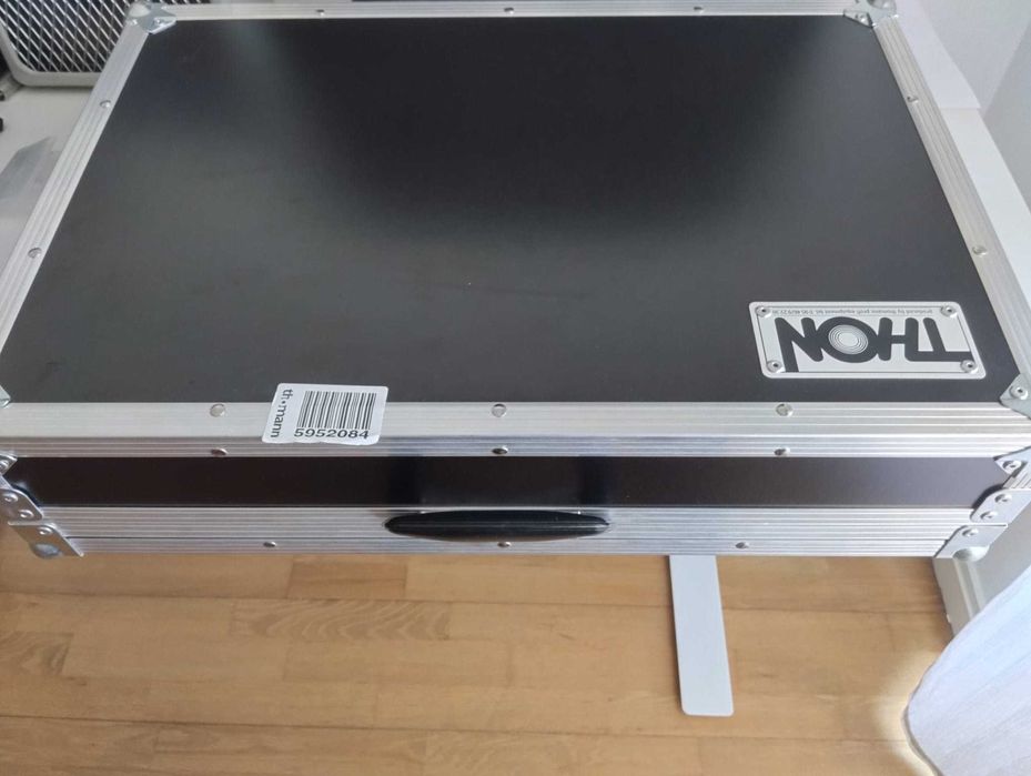 COMO NOVA!      Thon Case para Line6 Helix LT -