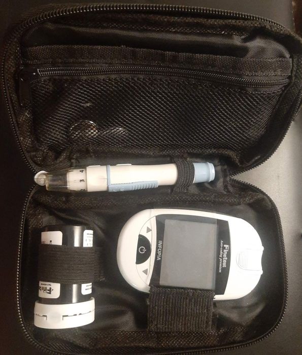 Продам глюкометр, 500 гривен. В отличном, рабочем состоянии!Иглы 64 шт