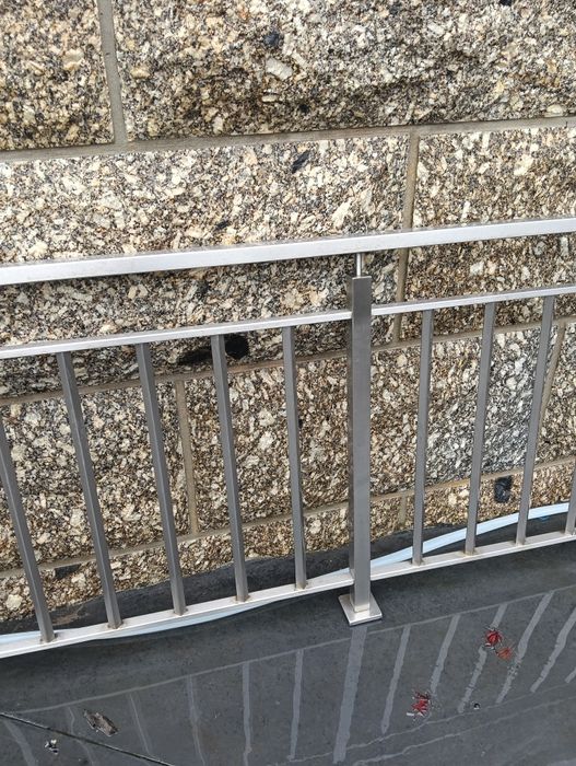 TRÊS Grades em inox em estado como novo