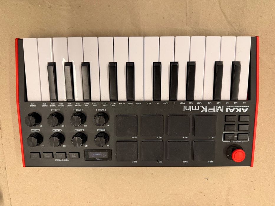 AKAI MPKmini midi