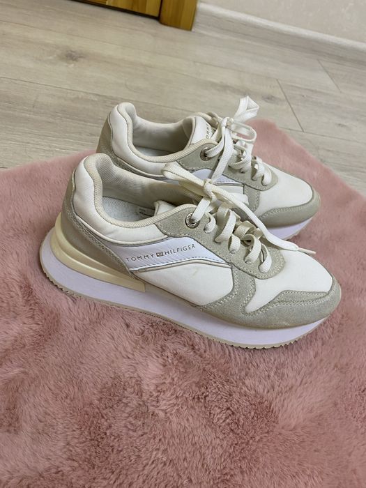 Нові кросівки Tommy Hilfiger