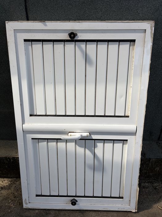 Janela de aluminio, vidro duplo com portada
