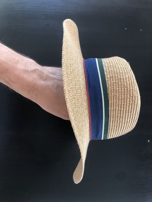 Капелюх жіночий, бежевий.