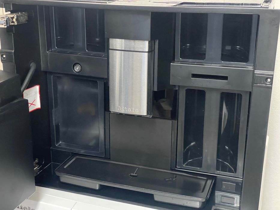 Automatyczny ekspres do kawy do zabudowy MIELE CVA 7845 czarny
