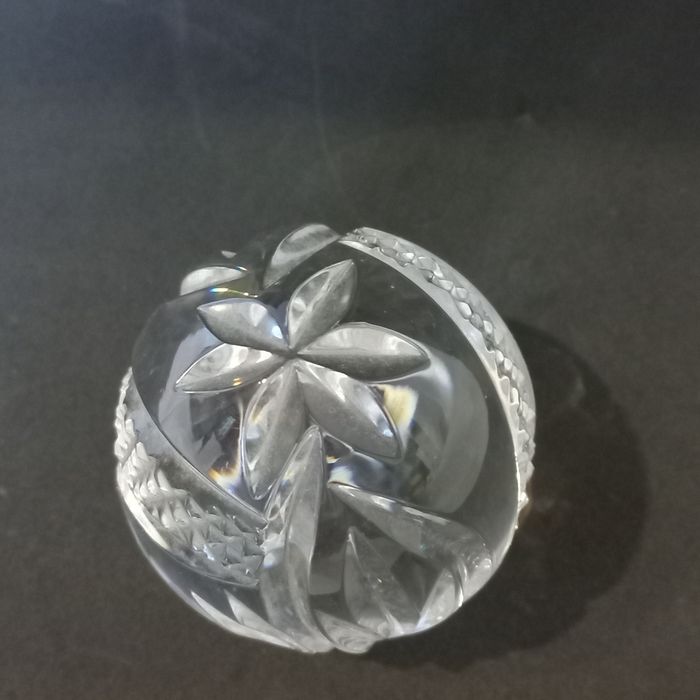 Pisa papeis Stephens em forma de ovo