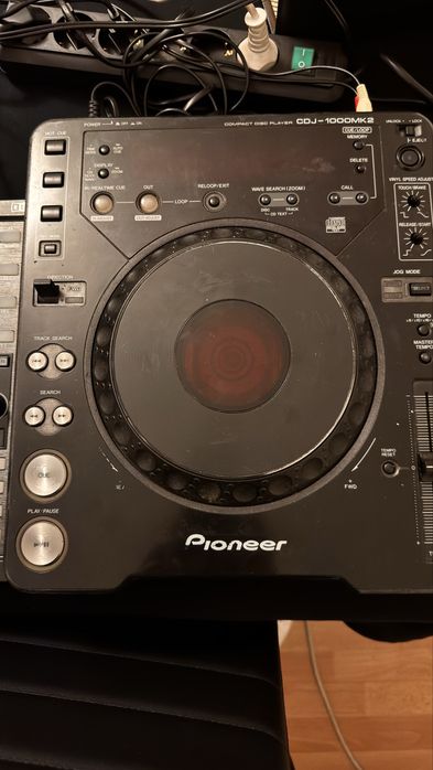 2 CDJ’s Pioneer 1000