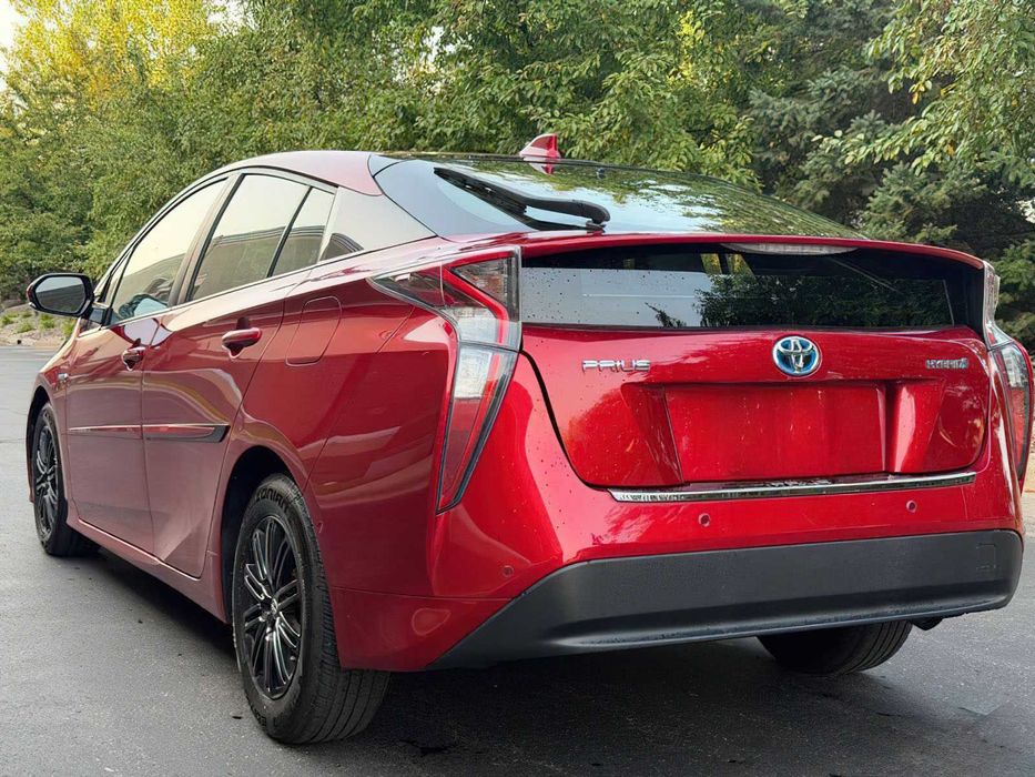 Toyota Prius Four Touring      2016
