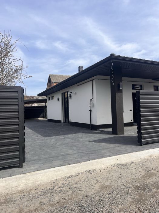 Новий дуплекс у сучасному стилі — утеплення, дах, стяжка, газ