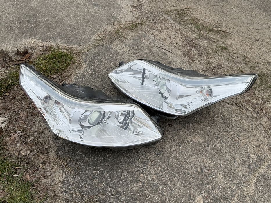 Lampy przednie Citroen C4 xenon skrętny KOMPLET europa ladne cale