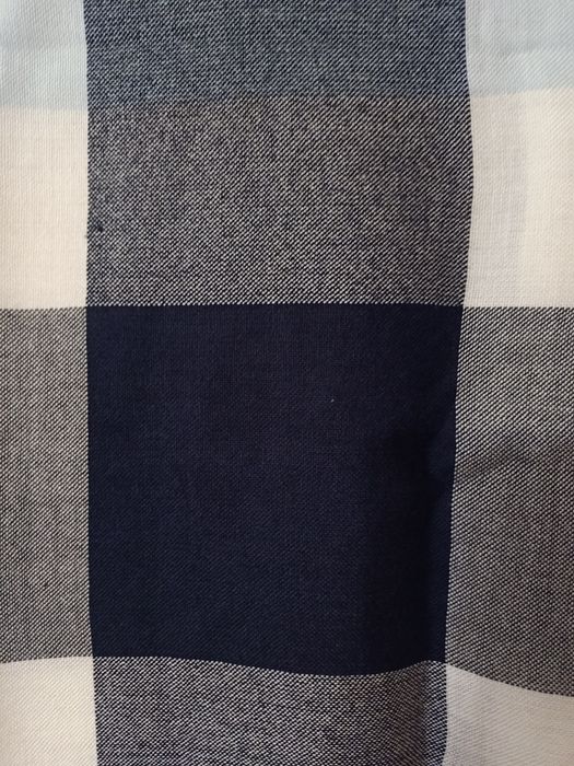 Chusta damska z motywem kraty .