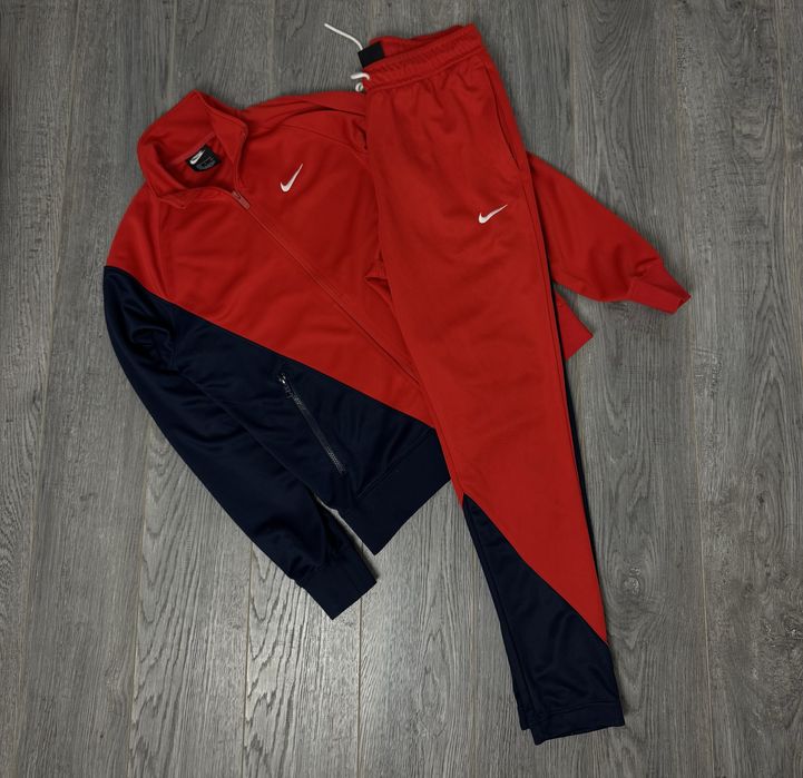 Спортивный костюм Nike