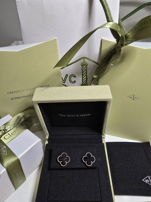 Золоті сережки Van Cleef & Arpels